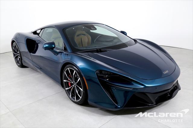 2023 mclaren artura techlux