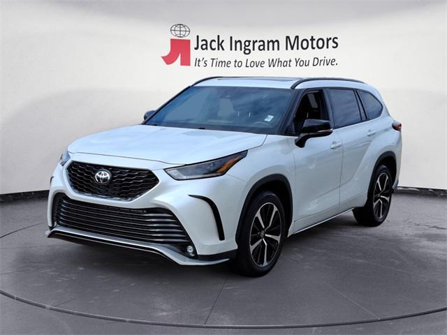 2022 toyota highlander xse