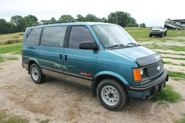 1992 chevrolet astro all wheel drive extended minivan in excellent condition