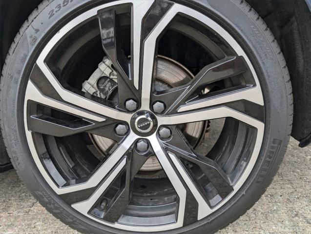 2024 volvo s60 b5 ultimate dark theme