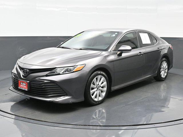2019 toyota camry le