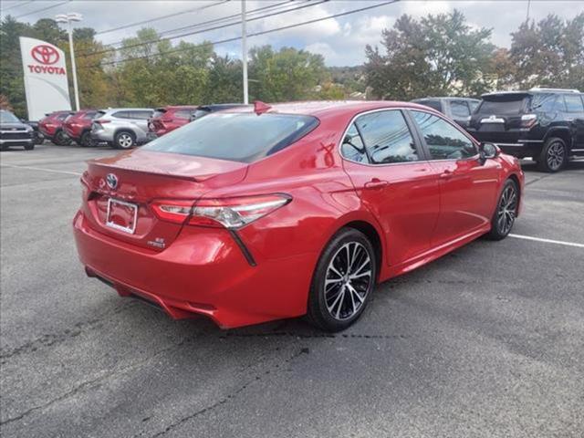 2019 toyota camry hybrid se