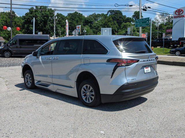 2022 toyota sienna xle 8 passenger
