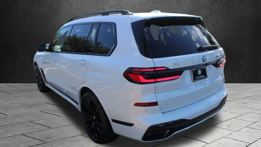 2025 BMW X7