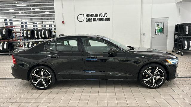 2024 volvo s60 plus dark theme