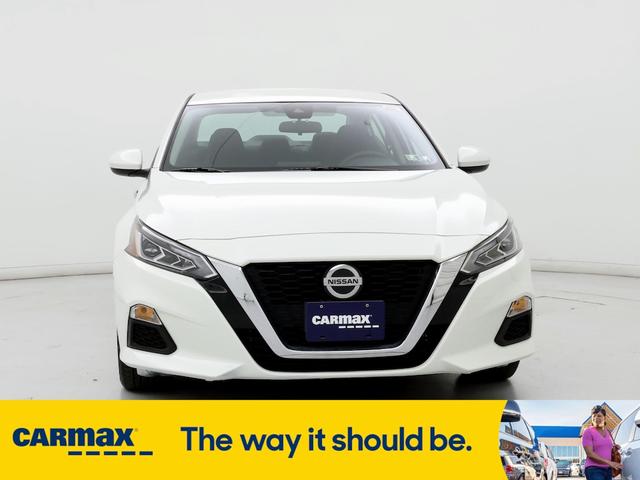 2021 nissan altima sv