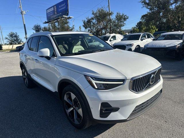 2023 volvo xc40 b5 plus bright theme
