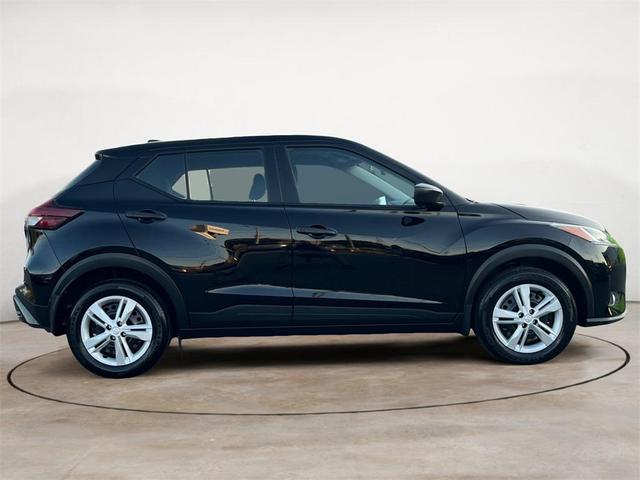 2023 nissan kicks s