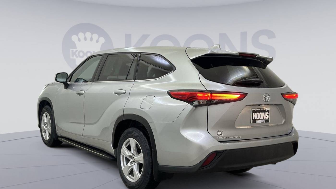2021 toyota highlander le