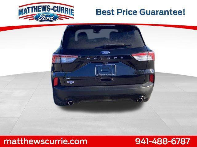 2022 ford escape se