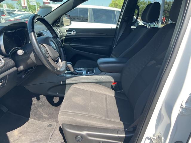 2022 jeep grand cherokee laredo
