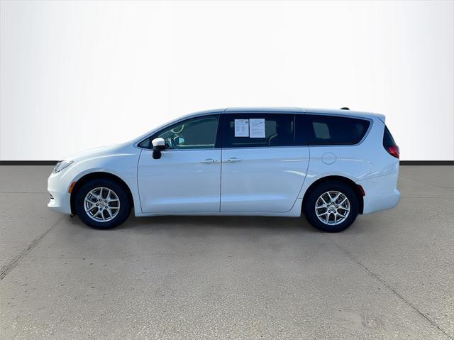 2022 chrysler voyager lx
