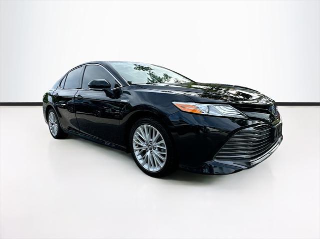 2019 toyota camry hybrid le