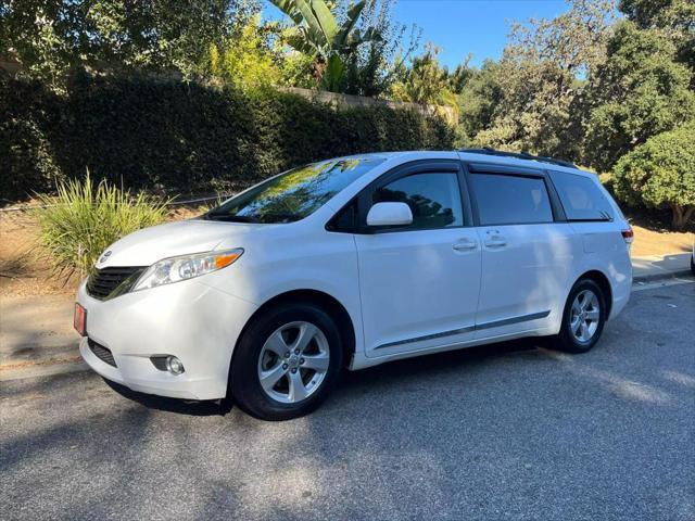 2011 toyota sienna le