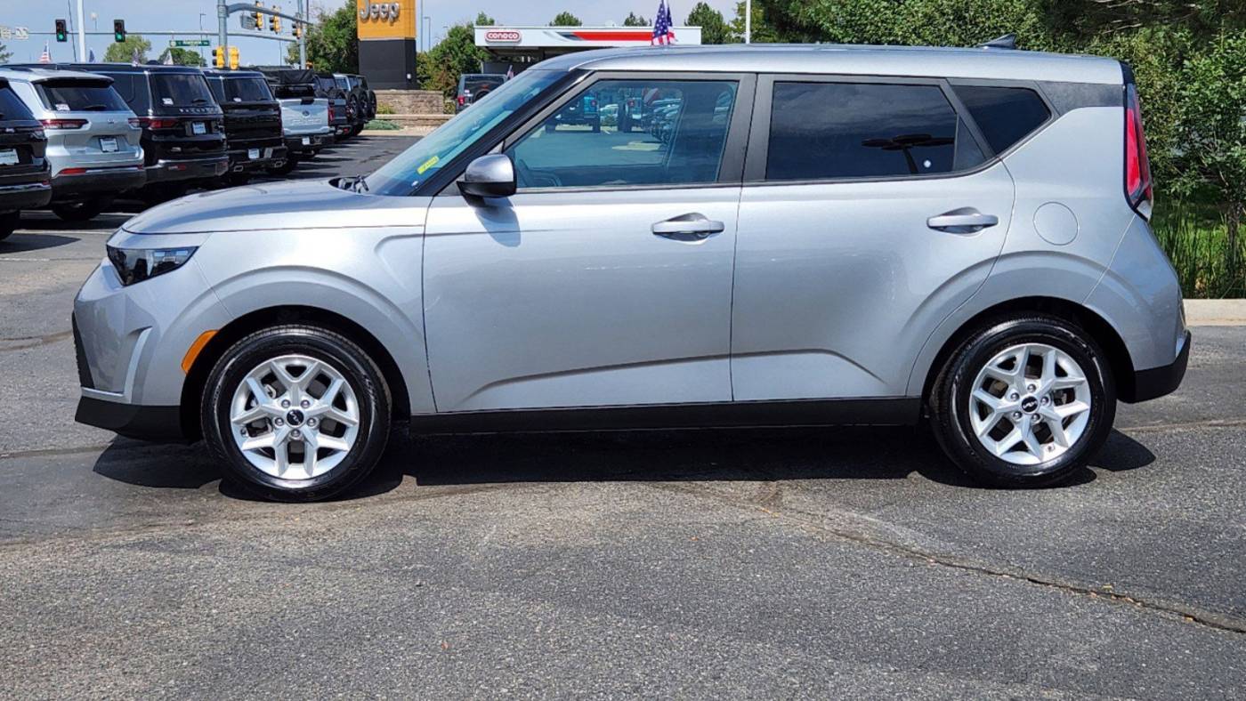 2023 kia soul lx