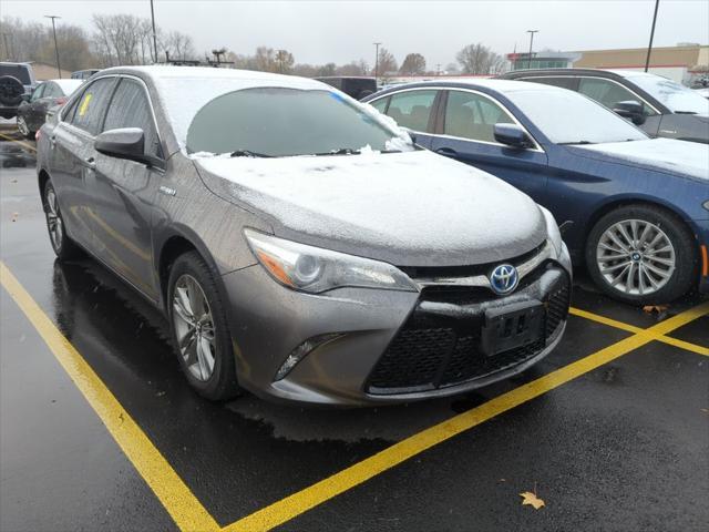 2017 toyota camry hybrid se