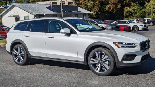 2025 Volvo V60 Cross Country