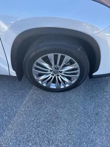 2023 toyota highlander platinum