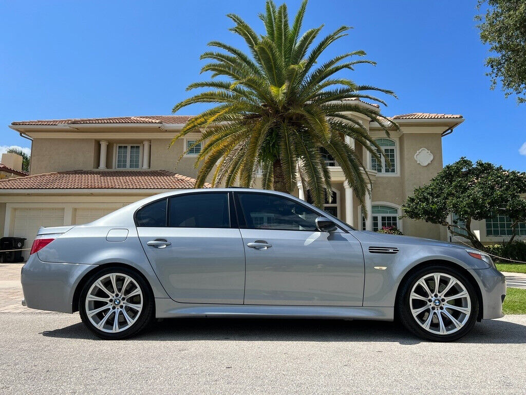 2007 bmw m5 e60 sedan! 5.0l v10! 6 speed manual transmission!
