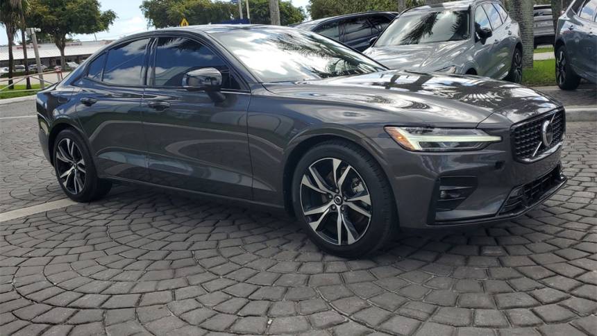 2023 volvo s60 b5 core dark theme