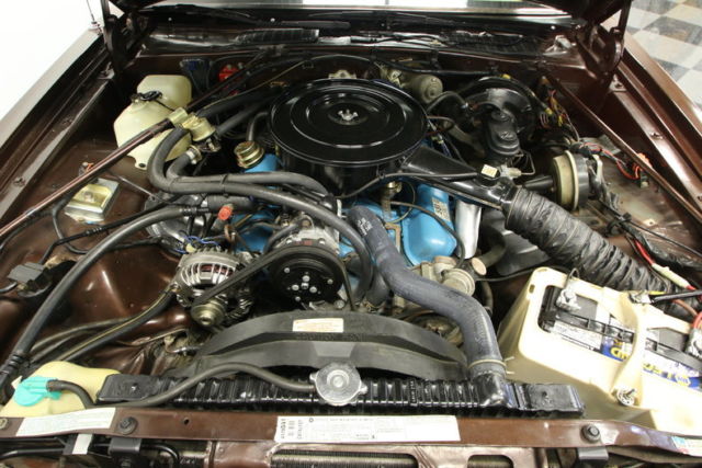 absolute time capsule, 318 v8, auto, pw, pl, p seats, super clean and straight!!