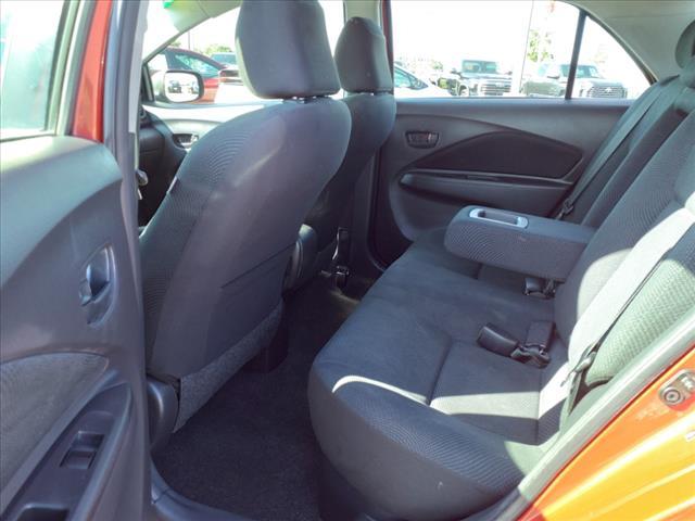 2012 toyota yaris le