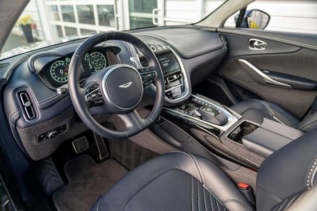 2021 aston martin dbx base