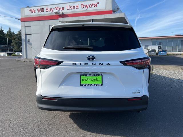 2022 toyota sienna le