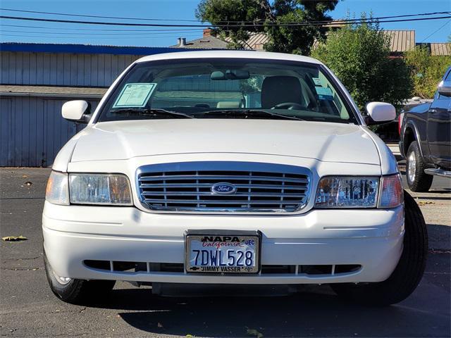 2011 ford crown victoria lx