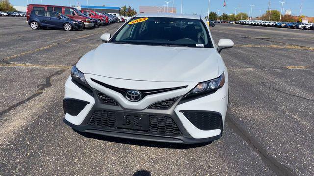 2022 toyota camry se