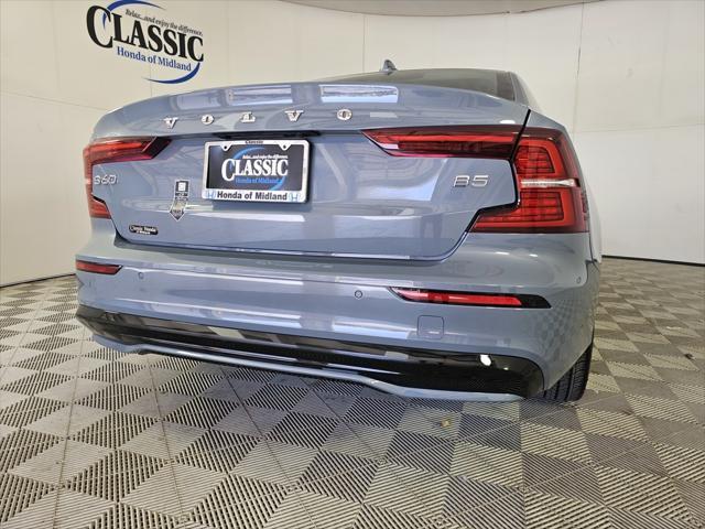2024 volvo s60 b5 plus dark theme