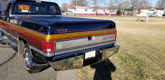 1986 chevrolet silverado 1500 4x4 with custom paint