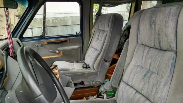 1992 chevy sport van g20 no key blown tires 88,051 miles clean title hot mess