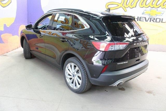 2022 ford escape titanium