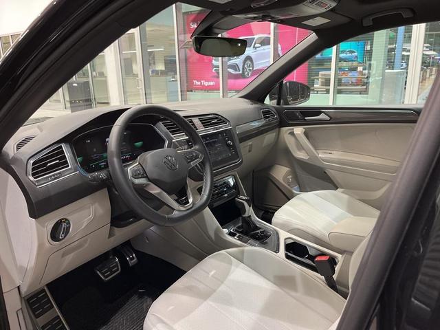 2023 volkswagen tiguan 2.0t se r-line black