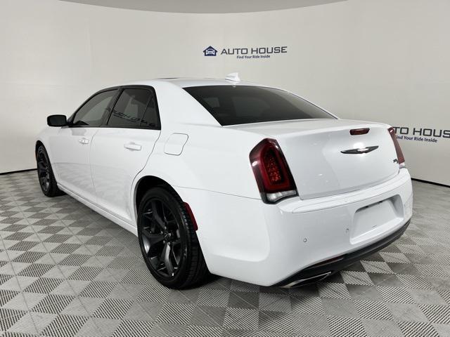 2023 chrysler 300 s