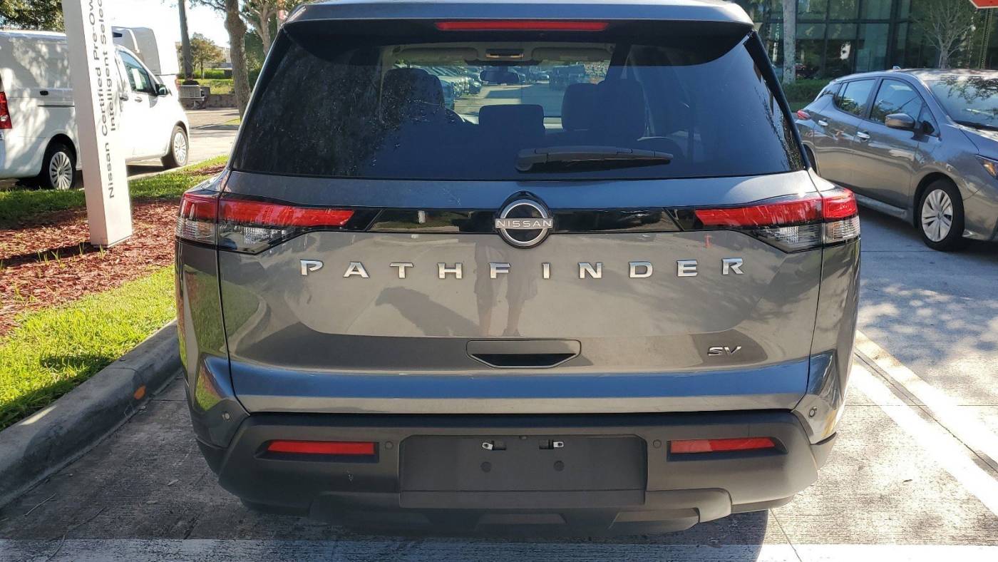 2022 nissan pathfinder sv