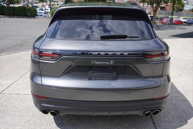 2022 porsche cayenne s