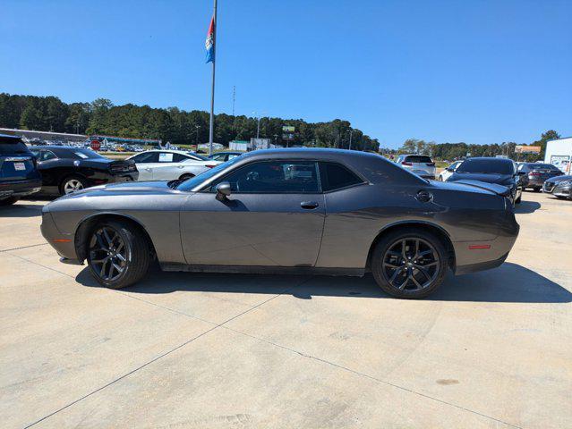 2022 dodge challenger sxt
