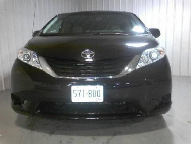 2012 toyota sienna le minivan 4d in indianapolis, in