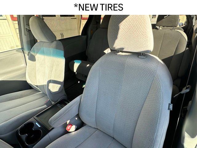 2014 toyota sienna le