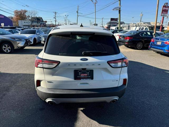 2020 ford escape se