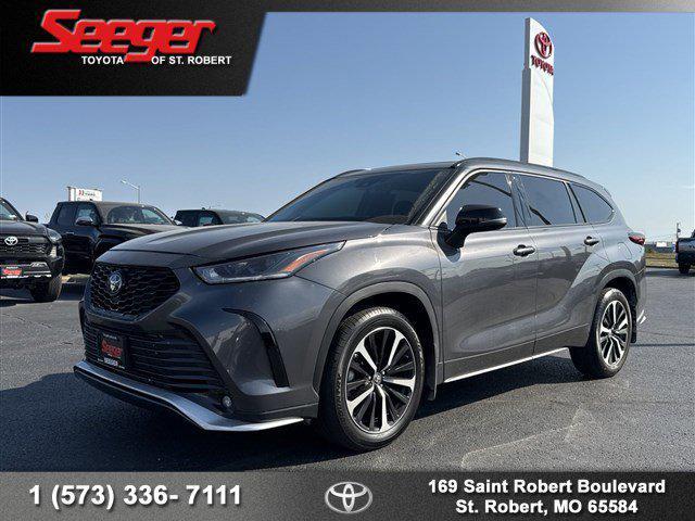 2022 toyota highlander xse