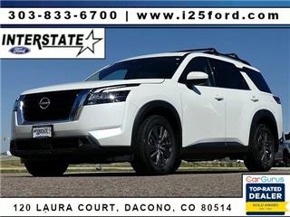 2022 Nissan Pathfinder sv