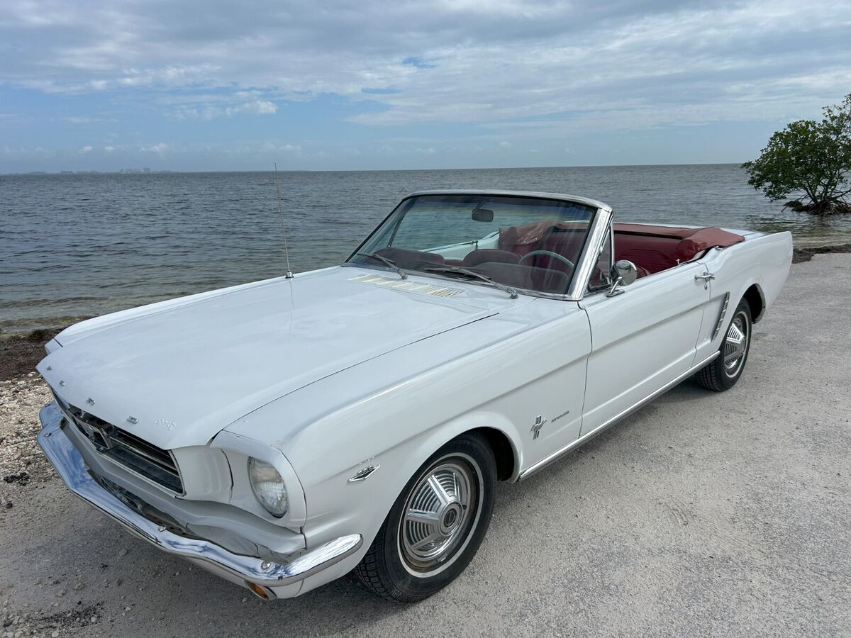 nice example of a very early production mustang!