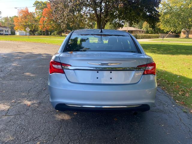 2013 chrysler 200 touring