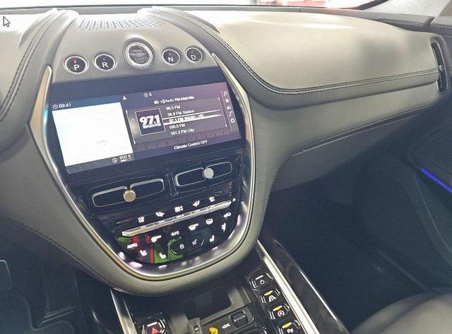 2021 aston martin dbx base
