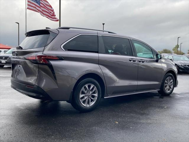 2022 toyota sienna le