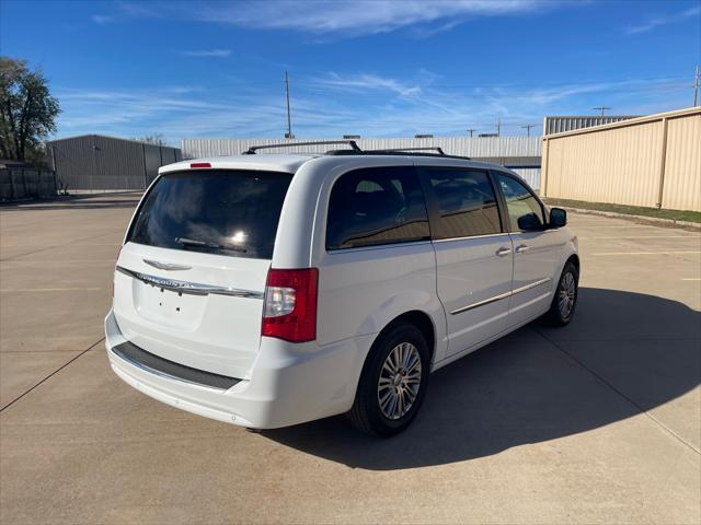 2014 chrysler town & country touring-l