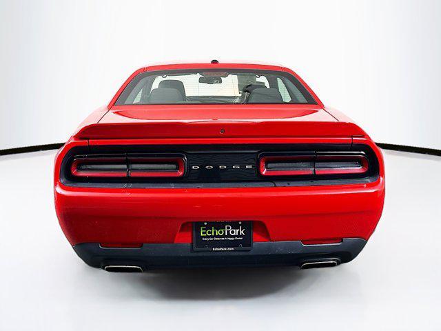 2022 dodge challenger sxt